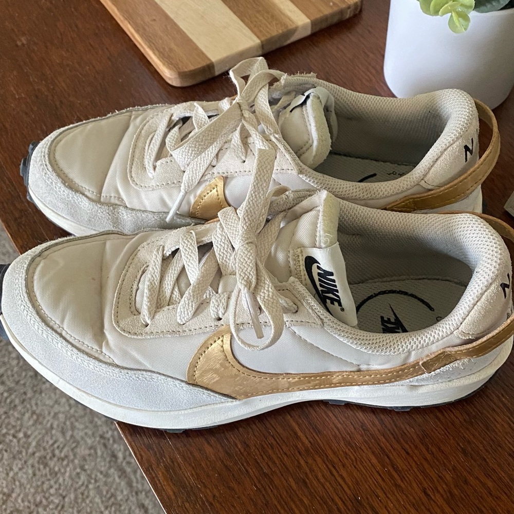 Nike Women’s Waffle Debut